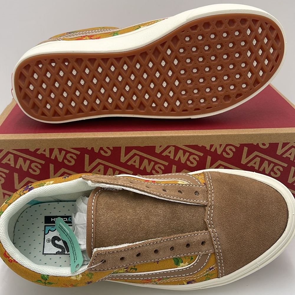 Vans WMNS Floral Tan Sneakers Comfycush Old
Fatal Floral Golden Brow
VN0A5DYC1M7 - Picture 3 of 16